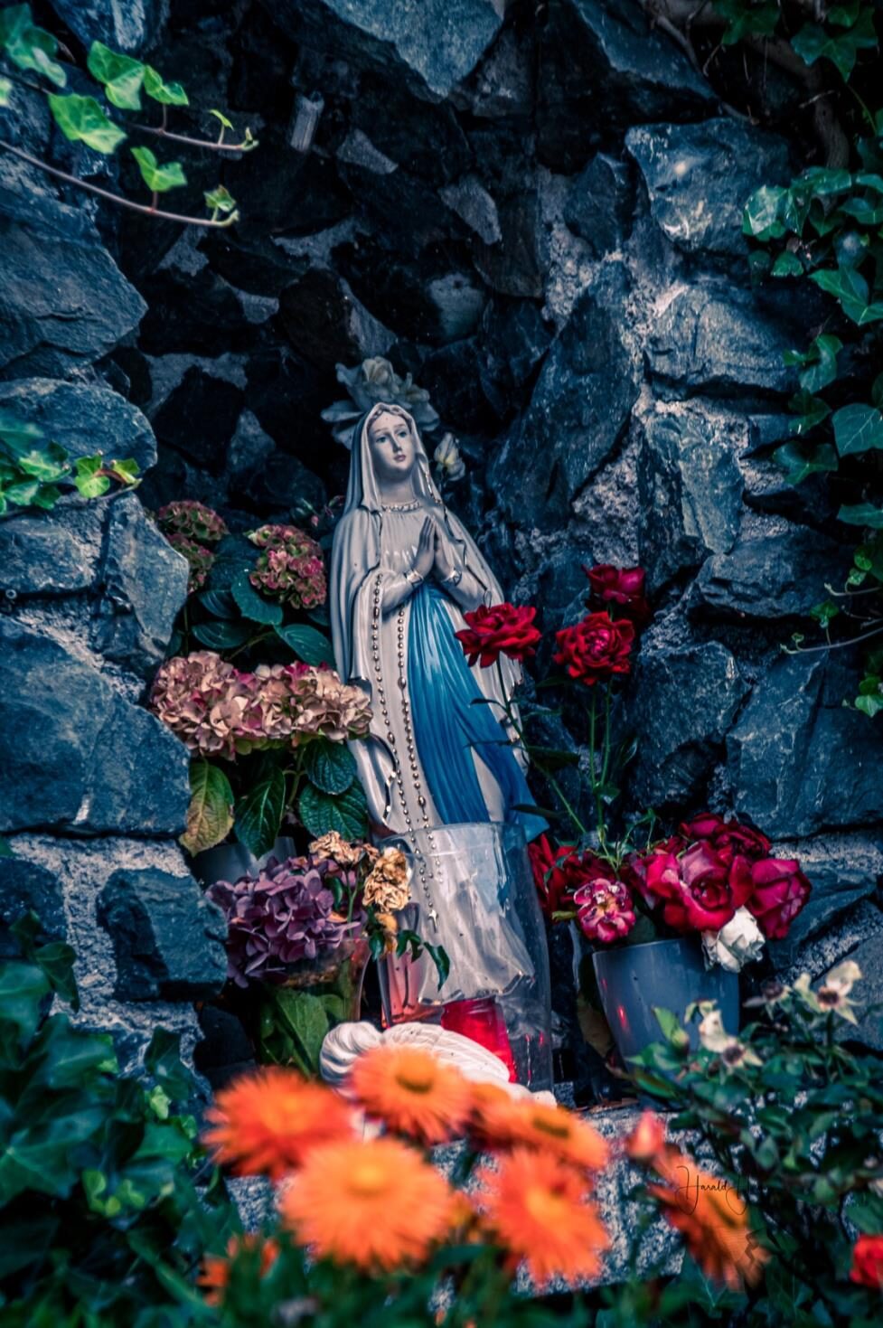 Marienfigur in der Grotte